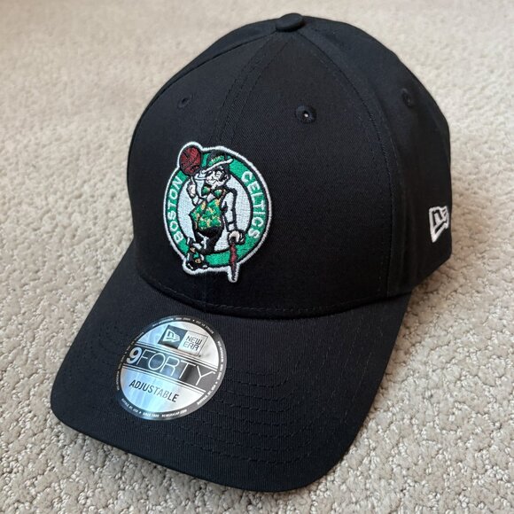New Era Boston Celtics 9FORTY Black Strapback Adjustable Hat Cap NBA OSFM NWT - Picture 1 of 6